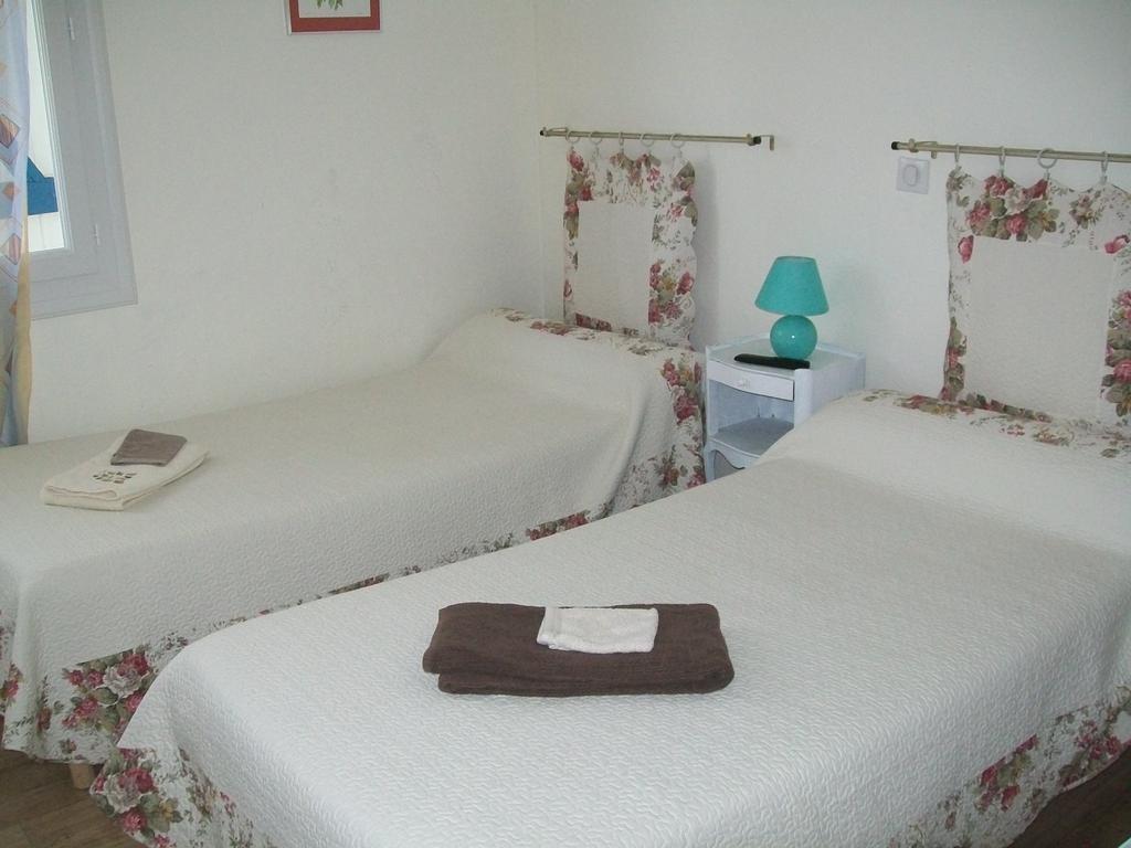 Hotel Au Charme Du Levat Saint Paul de Loubressac Номер фото