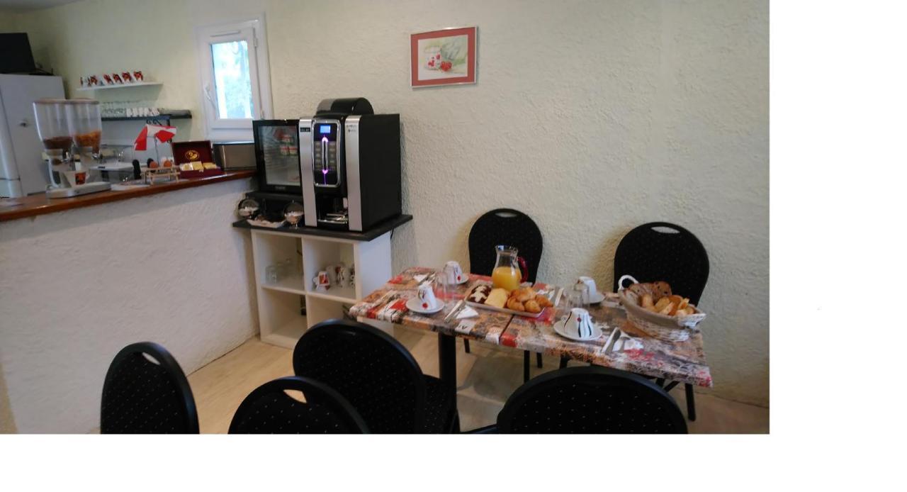 Hotel Au Charme Du Levat Saint Paul de Loubressac Екстер'єр фото